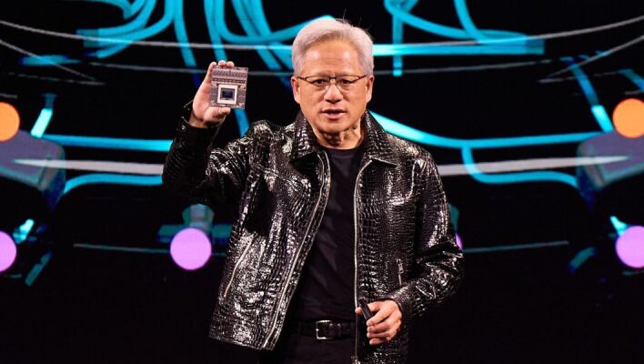 Ο CEO της Nvidia, Τζένσεν Χουάνγκ, δήλωσε ότι δουλεύει 7 μέρες την εβδομάδα φοβούμενος την πτώχευση, παρά την αξία 5 τρισ. δολαρίων της εταιρείας.