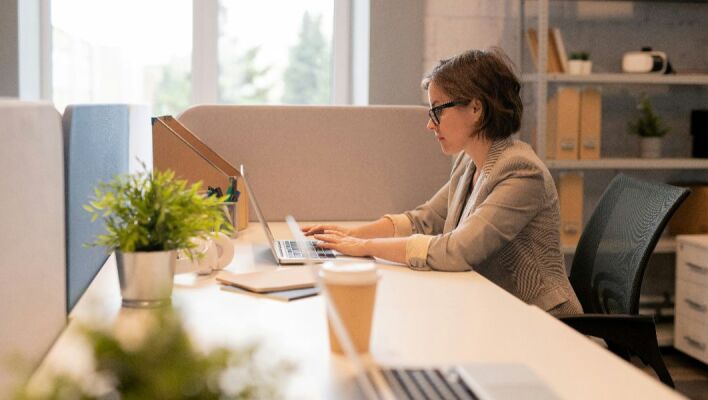 Εργαζόμενη απολύθηκε γιατί... πήγαινε 40 λεπτά νωρίτερα στη δουλειά