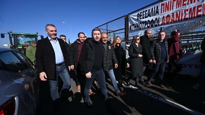 Ο Νίκος Ανδρουλάκης στα μπλόκα των αγροτών στην Καρδίτσα και τα Τρίκαλα