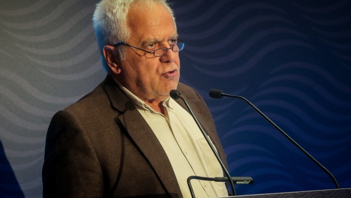 Πάσχος Μανδραβέλης