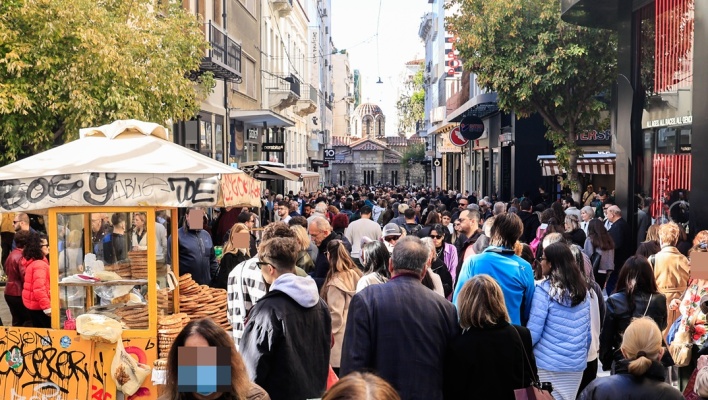 Κόσμος στην Ερμού