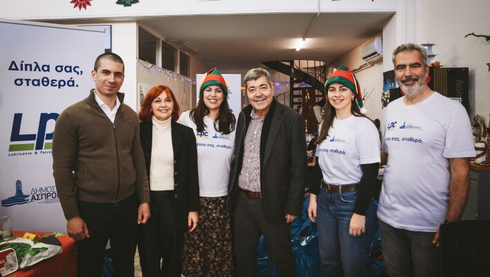 η_ομαδα_της_lpc_με_το_δημαρχο_ασπροπυργου_ιωαννη_ηλια