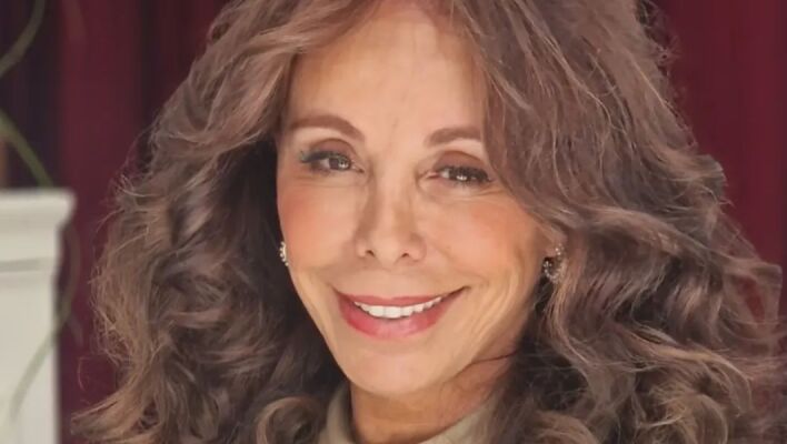 Συγκινεί η Βούλα Πατουλίδου: Ούτε τα στολίδια, ούτε τα πιάτα είχαν ποτέ σημασία, σημασία είχαν οι καρέκλες