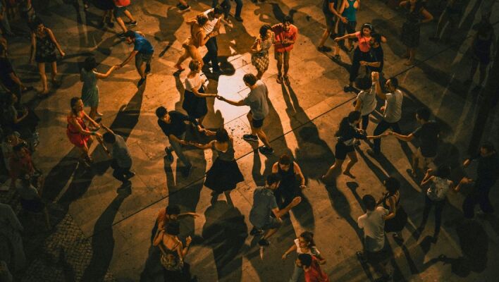 Γιατί έχουμε σταματήσει να χορεύουμε;