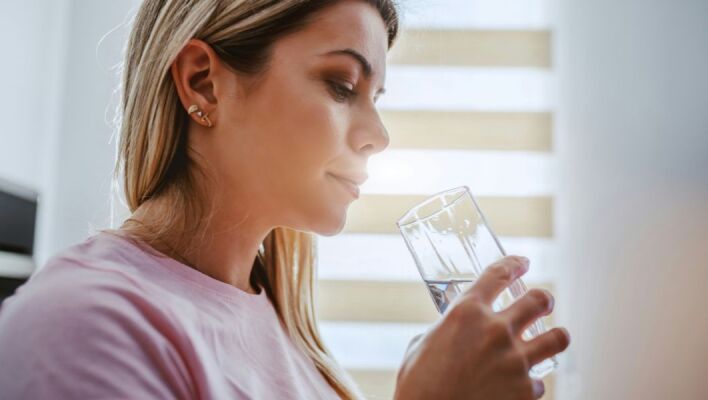 Νέα τεχνολογία φιλτραρίσματος από το Πανεπιστήμιο Ράις εξουδετερώνει τα τοξικά PFAS 100 φορές ταχύτερα, προσφέροντας λύση στη μόνιμη ρύπανση των υδάτων.