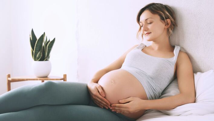 Νέα έρευνα αποκαλύπτει ότι οι αλλαγές στη δομή του εγκεφάλου κατά την εγκυμοσύνη ενισχύουν το δέσιμο με το βρέφος και την ενσυναίσθηση