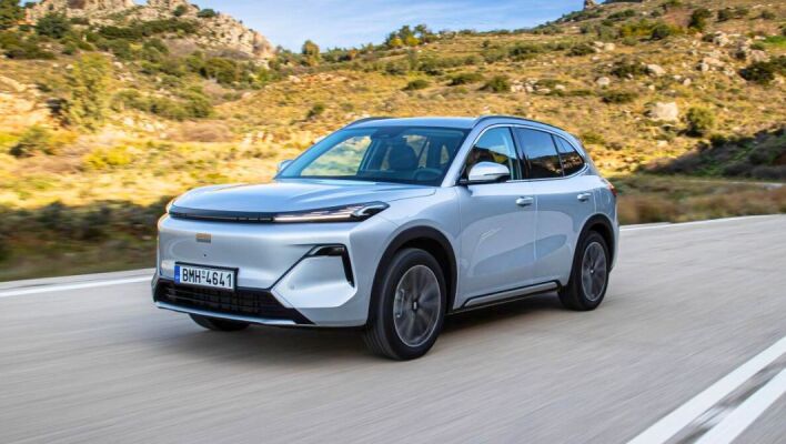 To Starray EM-I είναι το πρώτο Plug-In Hybrid της Geely στην Ελλάδα που καίει ελάχιστα