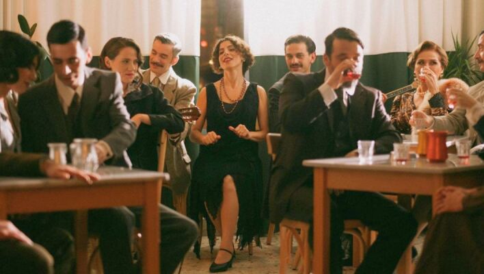 «Astoria» στο Παλλάς: Μια ιστορία έρωτα, επιβίωσης και σκληρής ξενιτιάς