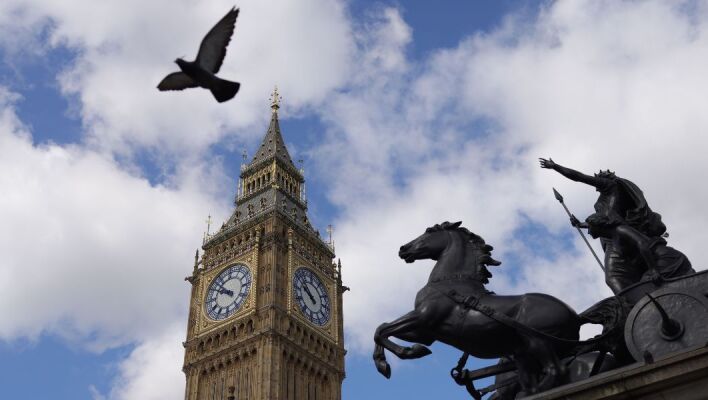 Brexit: Πάνω από τους μισούς Βρετανούς στηρίζουν επιστροφή στην ΕΕ δέκα χρόνια μετά το δημοψήφισμα - Αυξανόμενη πίεση προς τα κόμματα για αλλαγή στάσης.