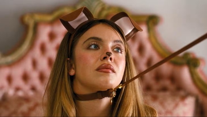 Η αμερικανική σημαία, η Σίντνεϊ Σουίνι και πώς μια γυμνή σκηνή έφτασε να προκαλεί αισθήματα αποστροφής