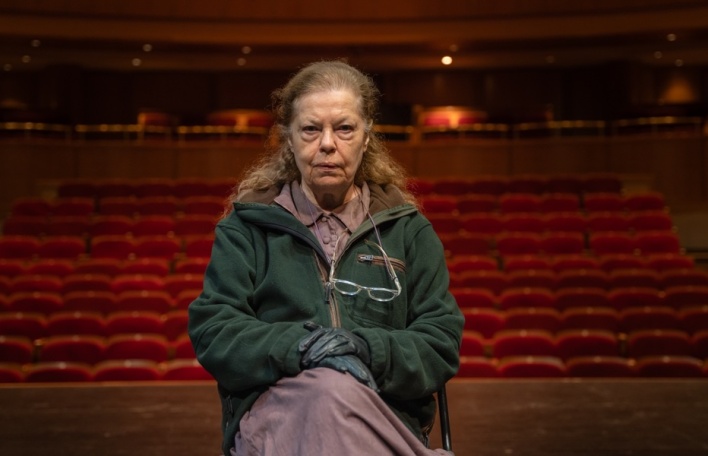 Η Ρούλα Πατεράκη ανεβάζει στο ΚΘΒΕ την παράσταση Sillilab: No difference between ho ho ho!!!