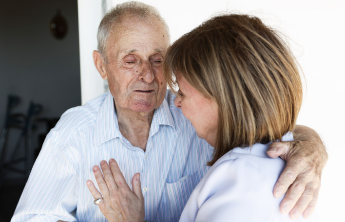 Ο κ. Παναγιώτης Αραμπατζής αποχαιρετά την ΠτΔ Κατερίνα Σακελλαροπούλου