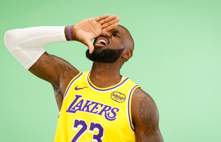 Ο ΛεΜπρόν Τζέιμς προωθεί την Οδύσσεια του Κρίστοφερ Νόλαν παίζοντας μπάσκετ - Βίντεο