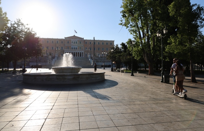 Η άδεια πλατεία Συντάγματος