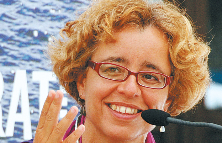 Λουκία Ρικάκη. Emergency on planet Earth