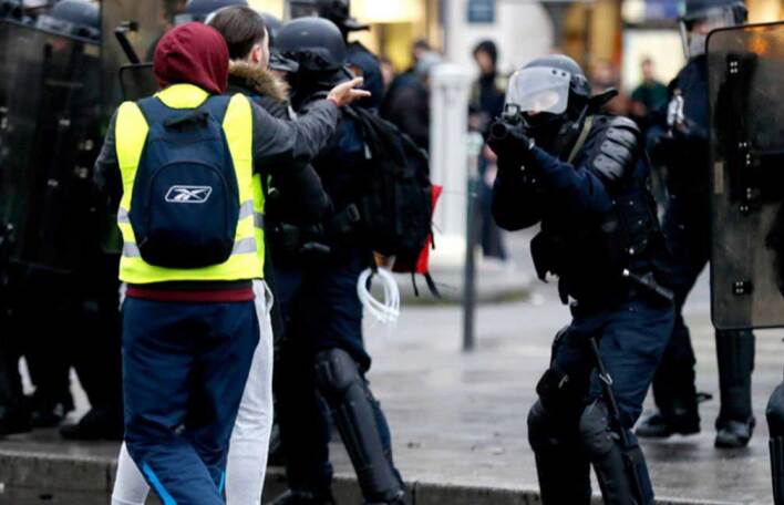 Κίτρινα Γιλέκα, Παρίσι / © EPA/ETIENNE LAURENT