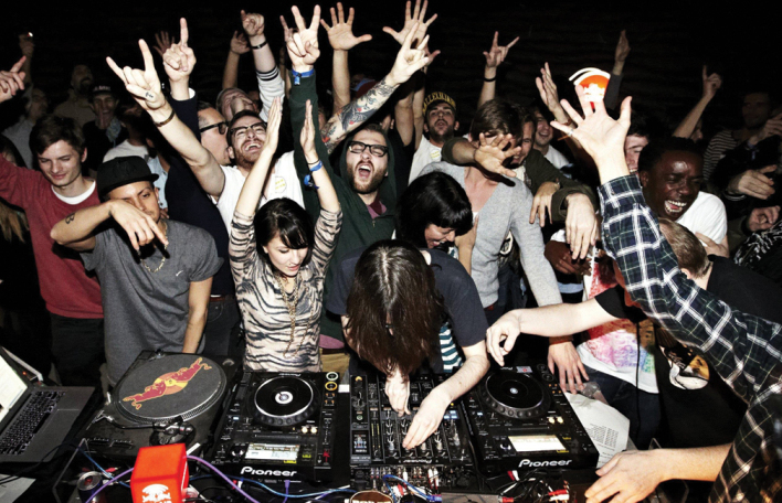 clubbing, canblaster and asma © Dan Wilton / Red Bull Content Pool