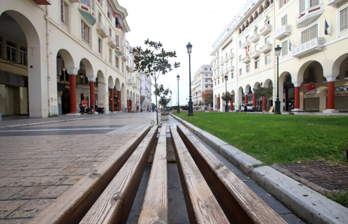 Άδειος πεζόδρομος στη Θεσσαλονίκη
