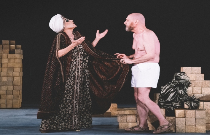 Η "Ελένη" του Ευριπίδη από το ΚΘΒΕ, σε σκηνοθεσία Βασίλη Παπαβασιλείου, στο Φεστιβάλ Αθηνών & Επιδαύρου