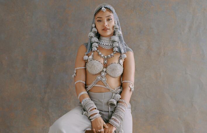 Η τραγουδίστρια Joy Crookes