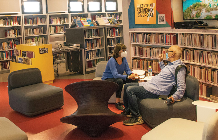 Ιωάννης Τροχόπουλος και Μαρία Μαυρικάκη στην Κεντρική Βιβλιοθήκη Βέροιας © Βαγγέλης Τσιάμης