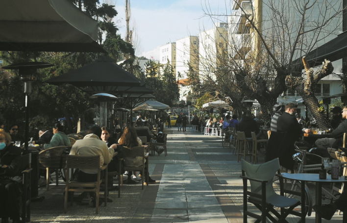 Η πλατεία Βραζιλίας γεμίζει πάντα με πλήθος κόσμου.