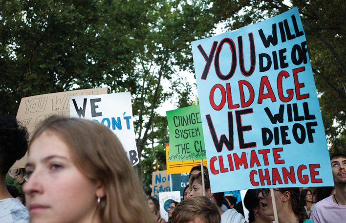 Πλακάτ με το σύνθημα «You’ll die of old age. I’ll die of climate change»