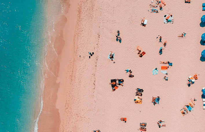 Λουόμενοι σε παραλία