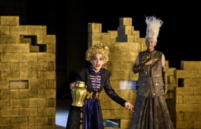 Η "Μήδεια" του Μποστ από το Εθνικό Θέατρο σε σκηνοθεσία Γιάννη Καλαβριανού