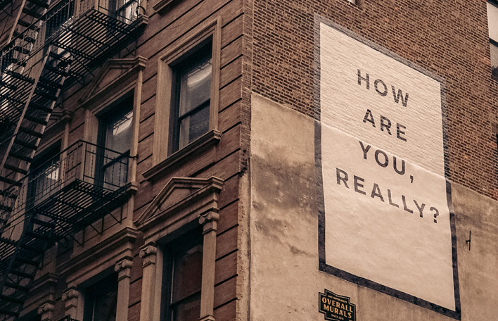 αφίσα σε τοίχο