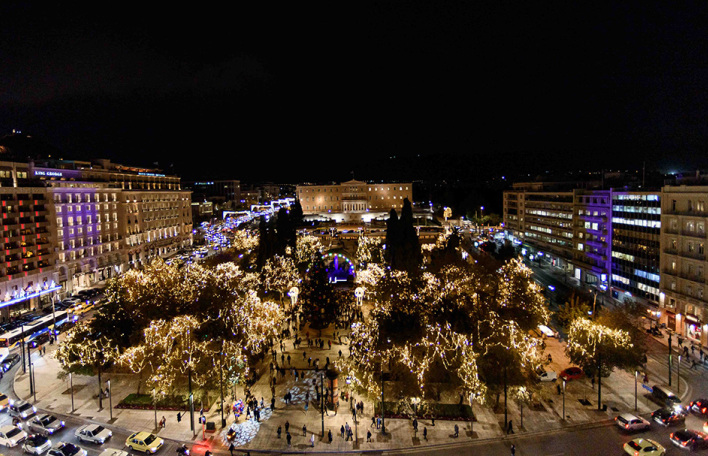 Το εορταστικό Σύνταγμα. 