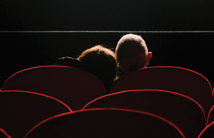 Η συγγραφέας Λένα Διβάνη κυκλοφορεί στην πόλη, φωτογραφίζει ό,τι της κάνει κλικ και γράφει μερικές σκέψεις