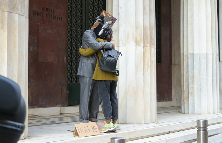 Από την περφόρμανς του Ευάγγελου Παπαδάκη, "Embrassing otherness"