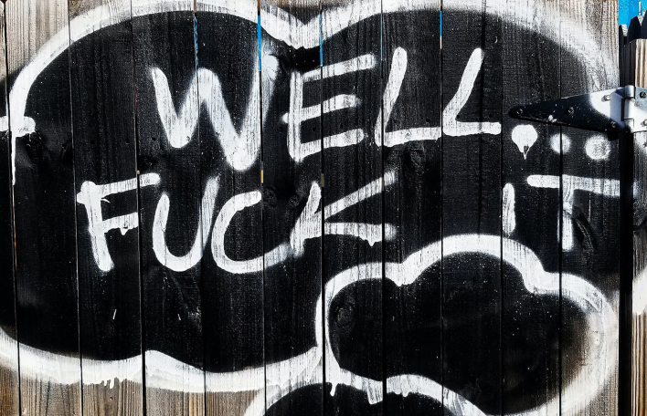 Τοιχος με γκράφιτι. 