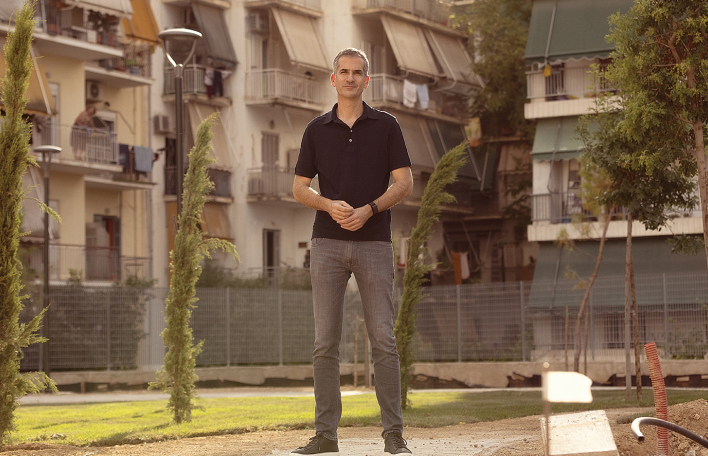 Ο Κώστας Μπακογιάννης στο πάρκο Κοροπούλη