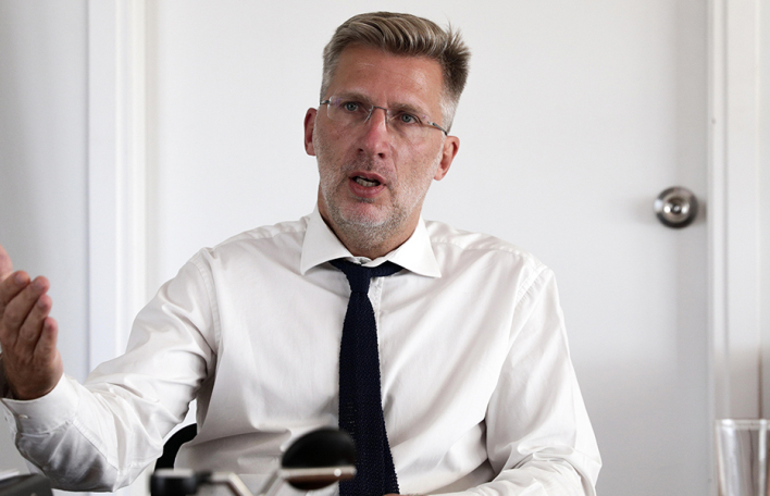 Άκης Σκέρτσος: Ο Υπουργός Επικρατείας μιλάει με αφορμή το νομοσχέδιο για τα ομόφυλα ζευγάρια