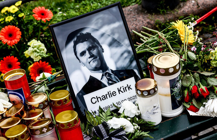 Τσάρλι Κερκ: Η δυστοπία τnς πληροφόρησης και το τίμημα της απορρύθμισης 