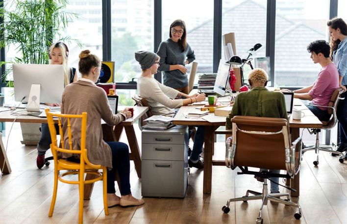 Τέσσερις γενιές στο ίδιο γραφείο