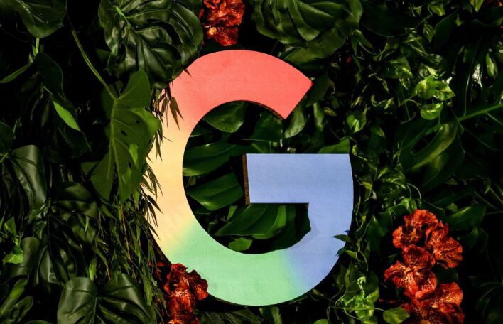 Η Ευρωπαϊκή Επιτροπή εξετάζει εάν η Google παραβιάζει τους κανόνες ανταγωνισμού χρησιμοποιώντας διαδικτυακό περιεχόμενο για την εκπαίδευση τεχνητής νοημοσύνης.