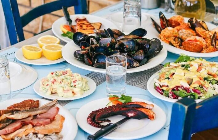 13 στέκια για ψαράκια και θαλασσινά