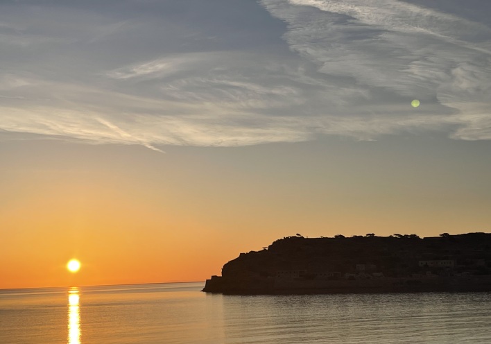 Το Νησί: Πώς είναι σήμερα η Πλάκα, το χωριό που φιλοξένησε την πετυχημένη σειρά