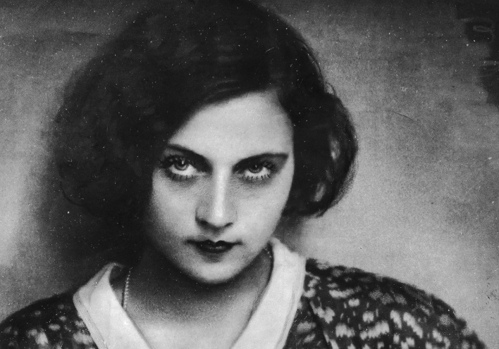 Η ποιήτρια Ανθούλα Σταθοπούλου