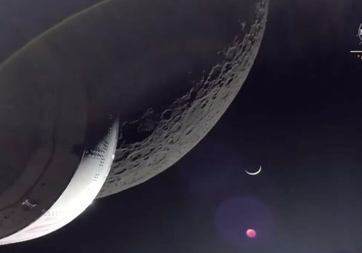 Το σκάφος Orion της αποστολής Artemis 1 με φόντο τη Σελήνη