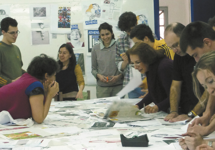 Oι φοιτητές του Εργαστηρίου Γραφικών Τεχνών Τυπογραφίας και Τέχνης του Βιβλίου της Ανωτάτης Σχολής Καλών Τεχνών επεμβαίνουν και δημιουργούν το τεύχος της Athens Voice 342. Μαζί τους η καθηγήτριά τους Λεώνη Βιδάλη και οι διδάσκοντες Πατρίτσια-Ευγενία Δεληγιάννη και Κώστας Μπάκας.