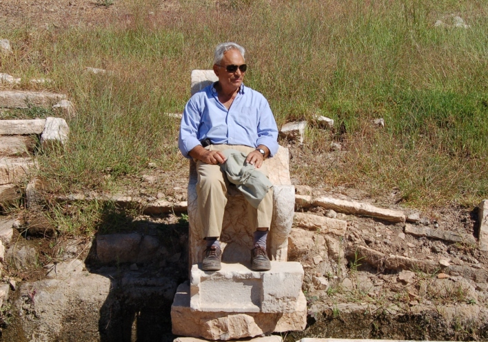 Ο Πέτρος Θέμελης κατά τη διάρκεια ανασκαφών στην αρχαία Μεσσήνη