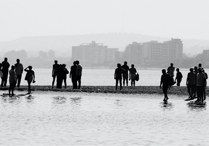 Στο βιβλίο της Βίβιαν Αβρααμίδου Πλουμπή  «Της ντροπής» η Ιστορία της Κύπρου. Τα Βαρώσια και η Αμμόχωστος. 