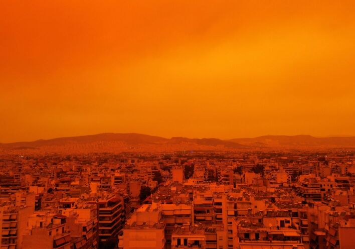 Αφρικανική σκόνη έχει «βάψει» την Αθήνα πορτοκαλί