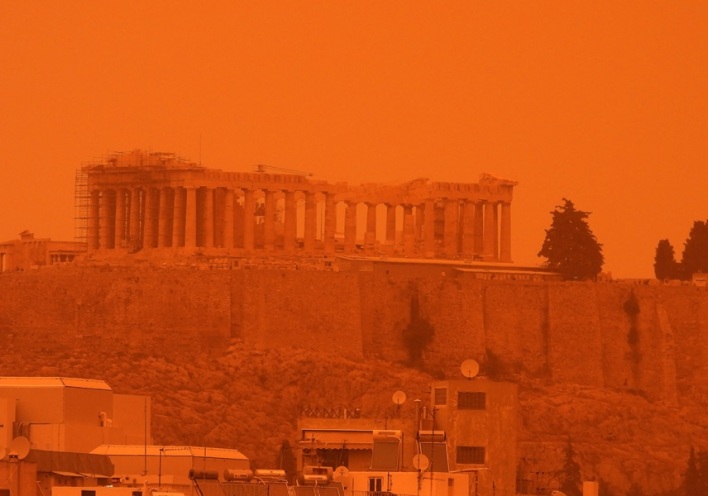 Η Ακρόπολη σκεπασμένη από την αφρικανική σκόνη 