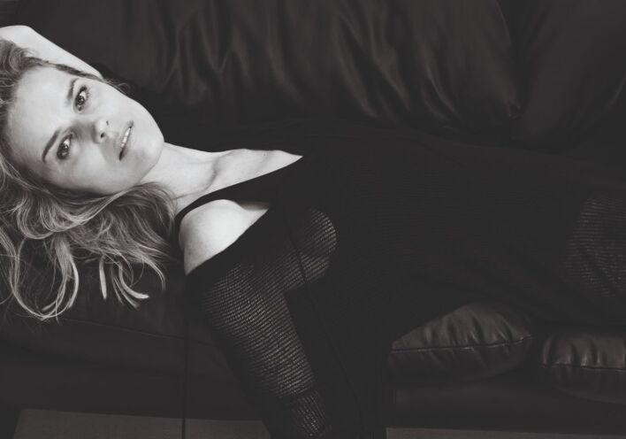 Η Eva Herzigova στη νέα καμπάνια της Massimo Dutti