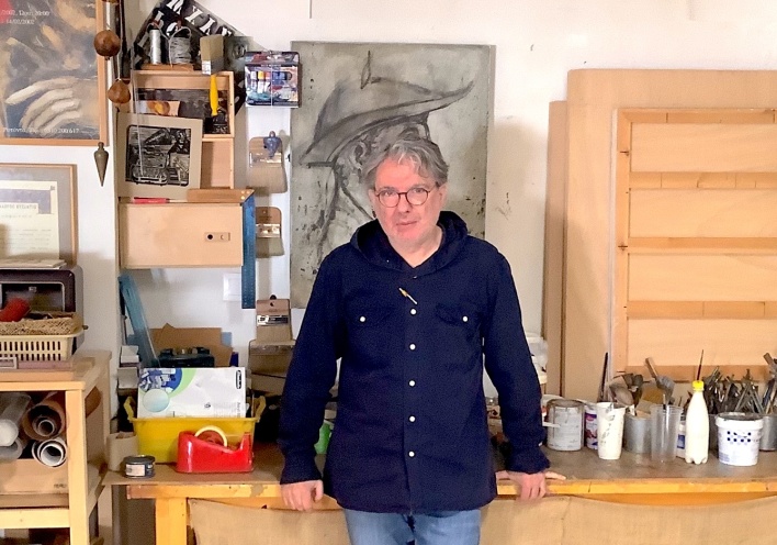 Ο εικαστικός Νίκος Κουλακιώτης 